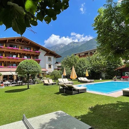 Alpenhotel Tirolerhof Neustift im Stubaital Exterior foto