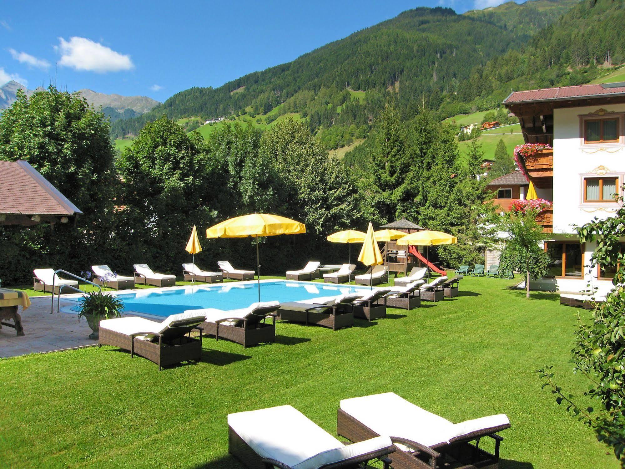 Alpenhotel Tirolerhof Neustift im Stubaital Exterior foto
